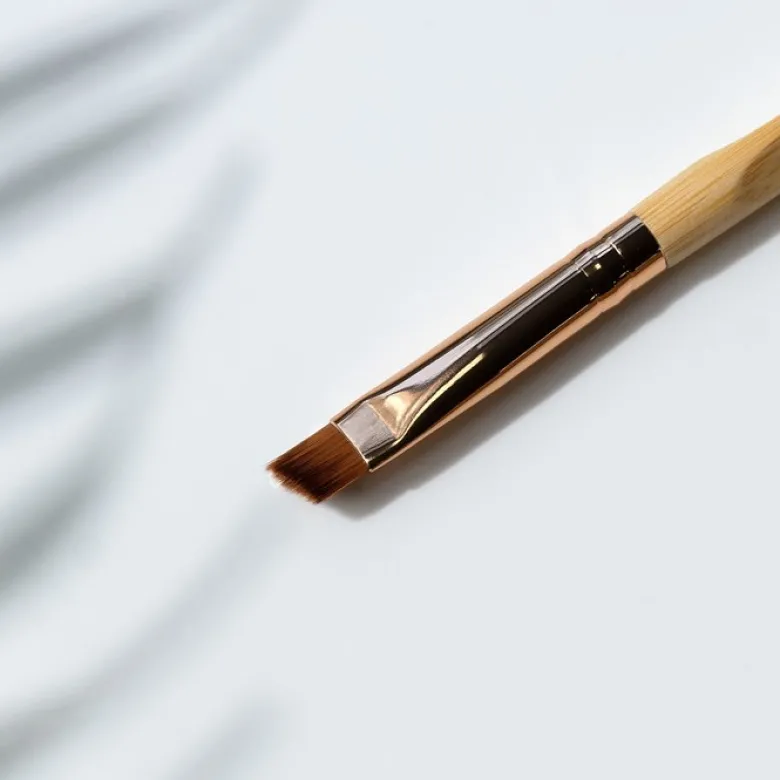 Angled Eyeliner Brush