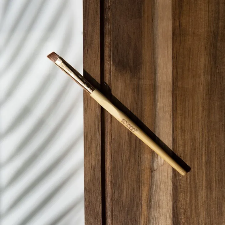 Angled Eyeliner Brush