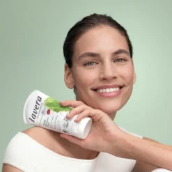Pure Beauty 3-in-1 Wash, Scrub, Mask, 125 ml