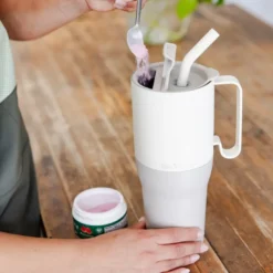 Rise Tumbler med Sugrörslock - Tofu, 1065 ml